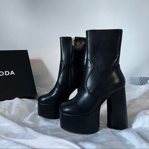 LAMODA PLATFORM BOOTIES
